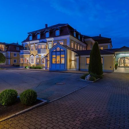Gasthof Hotel Jaegerwirt Strasswalchen Dış mekan fotoğraf