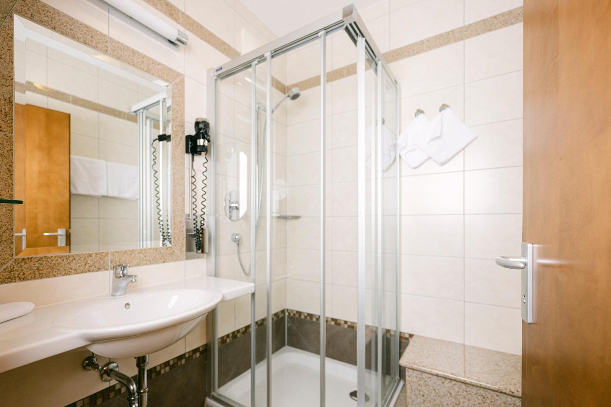 Gasthof Hotel Jaegerwirt Strasswalchen Dış mekan fotoğraf