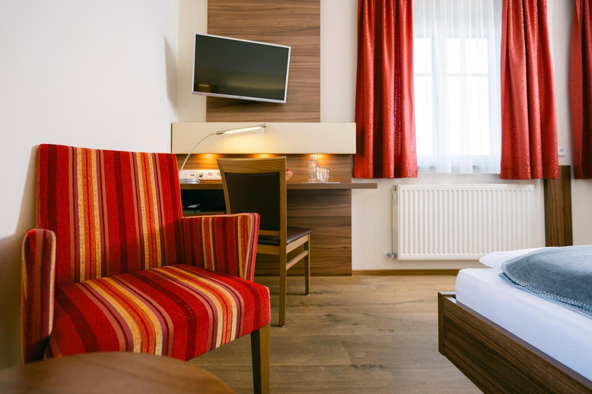 Gasthof Hotel Jaegerwirt Strasswalchen Dış mekan fotoğraf