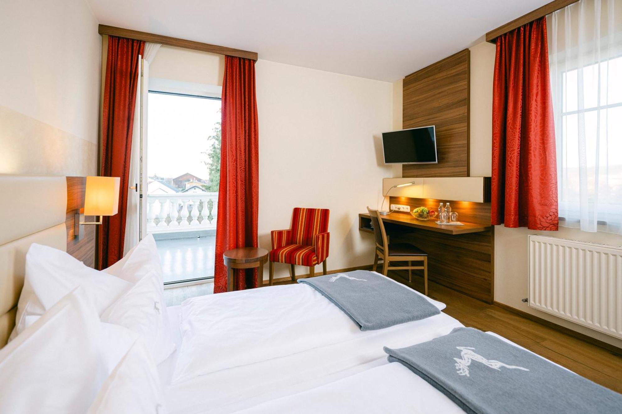 Gasthof Hotel Jaegerwirt Strasswalchen Dış mekan fotoğraf
