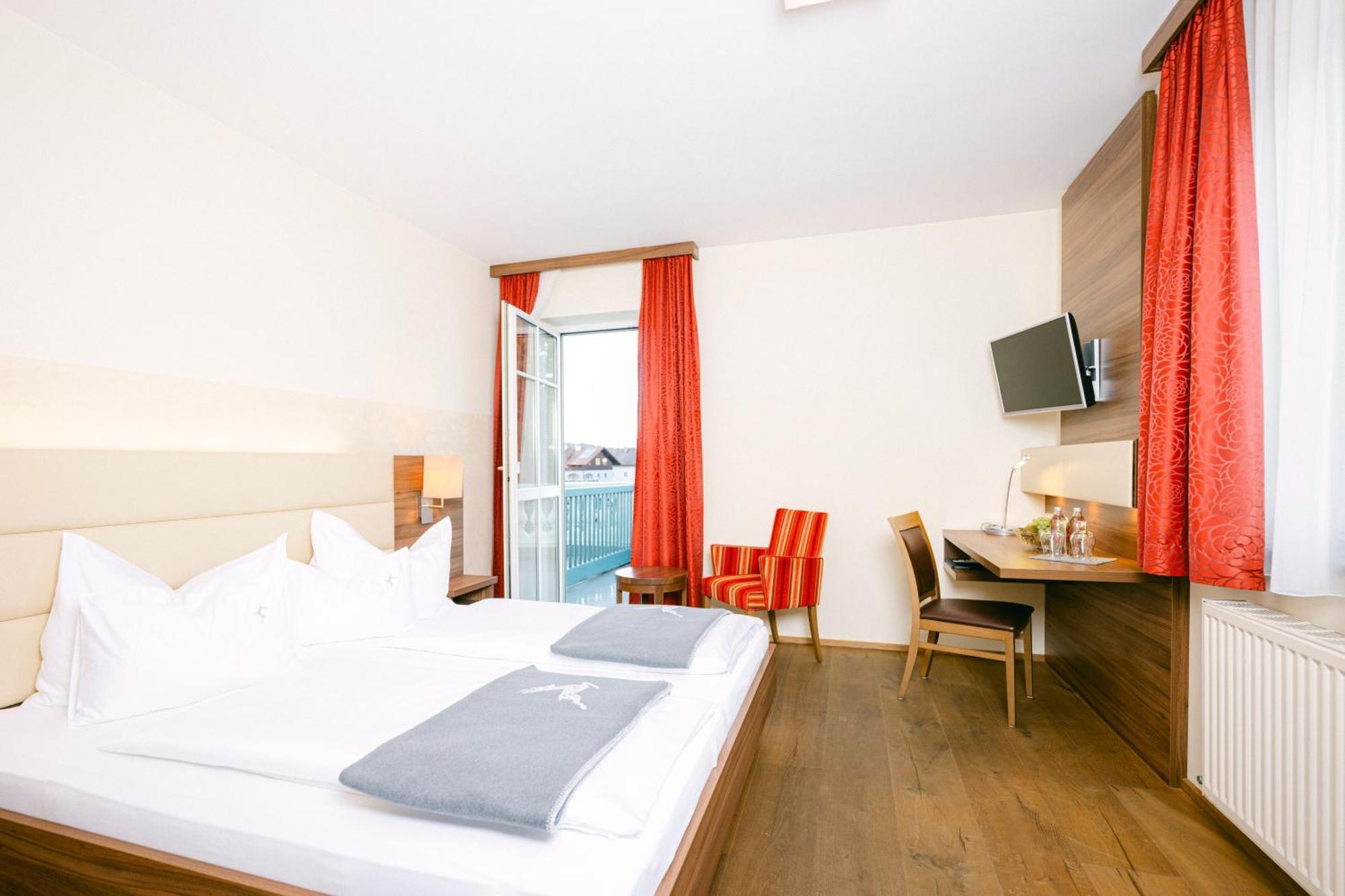 Gasthof Hotel Jaegerwirt Strasswalchen Dış mekan fotoğraf
