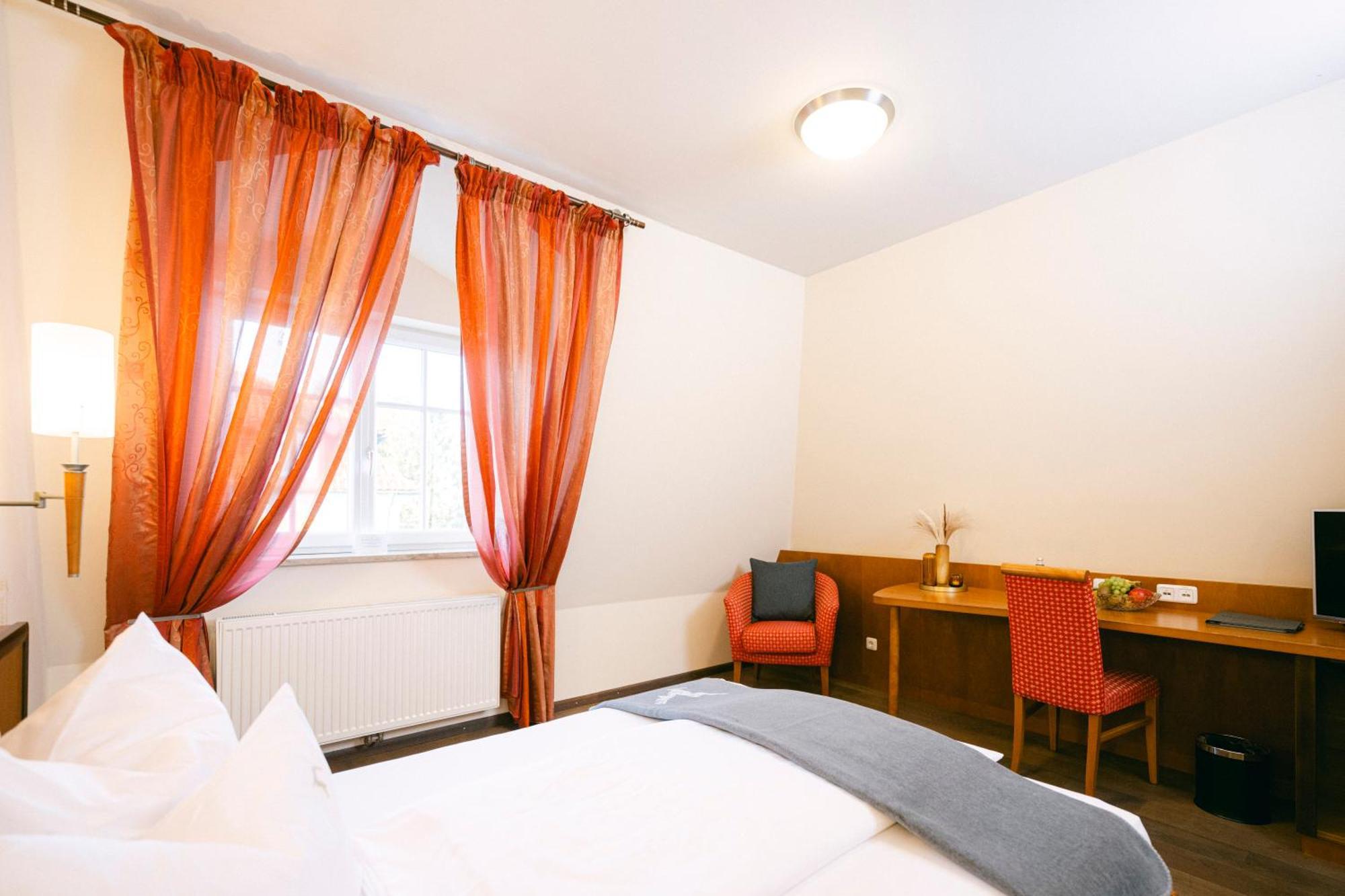 Gasthof Hotel Jaegerwirt Strasswalchen Dış mekan fotoğraf