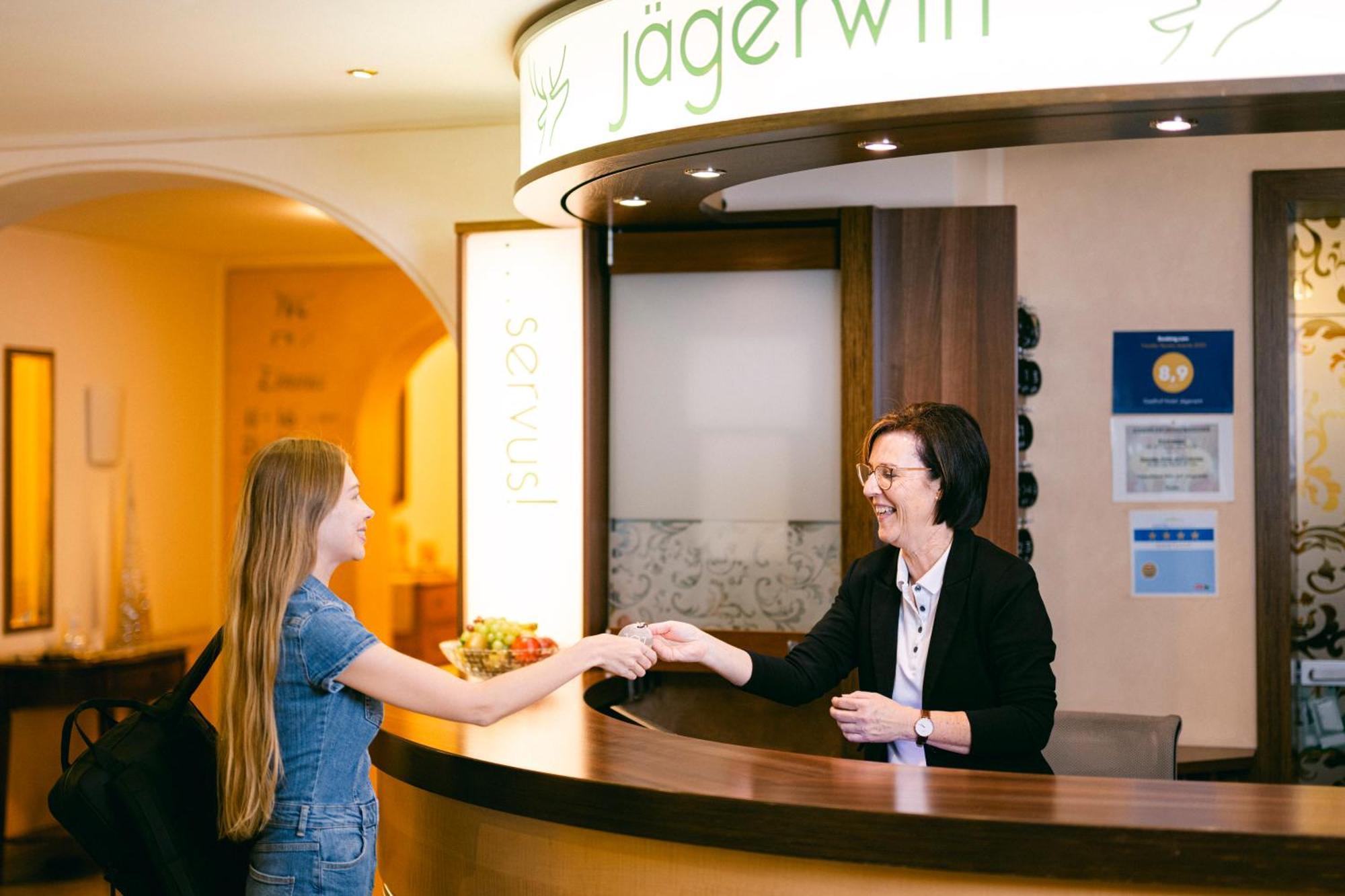 Gasthof Hotel Jaegerwirt Strasswalchen Dış mekan fotoğraf